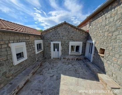 Appartamenti Lav, Vecchia casa in pietra, alloggi privati a Luštica, Montenegro - 20240511_155554